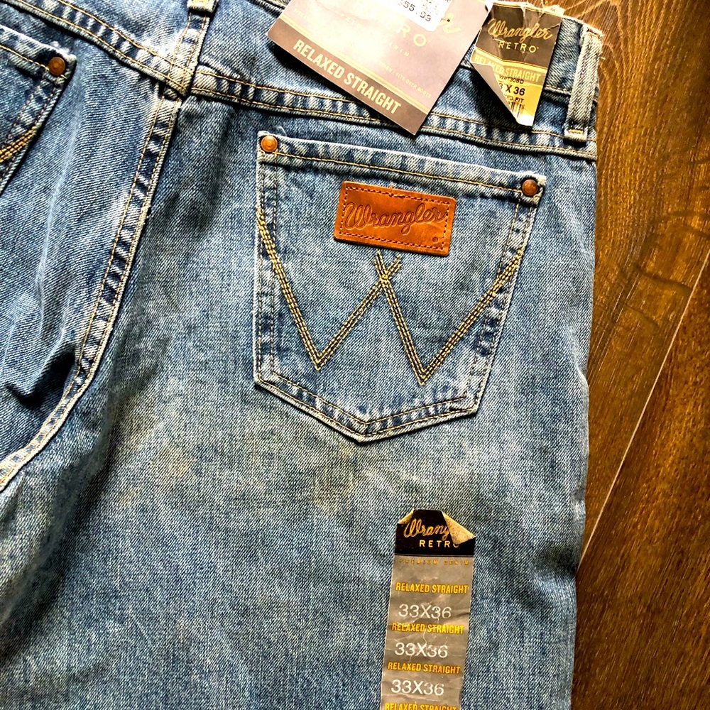 Men’s 33x36 Wrangler Retro relaxed. MWT